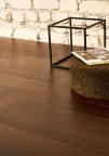 Bambuko grindys/Dažytos, šukuotos bambuko masyvo grindys, tamsi viskio spalva-UV treffert lakas. Grindys