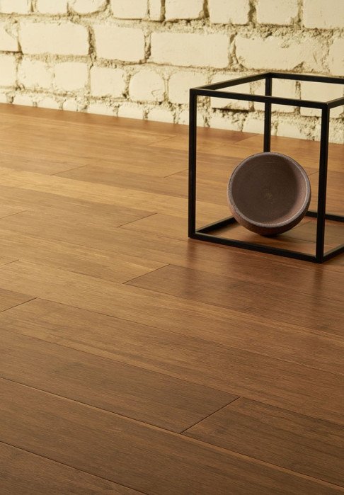 Bambuko grindys/Natūralios bambuko masyvo grindys, karbonizuota spalva-Bona natural lakas.